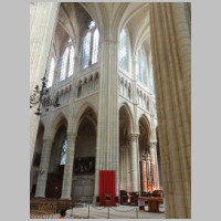 Soissons, photo Pierre Poschadel, Wikipedia, Le chœur de la cathédrale, à partir de la croisée du transept,2.jpg